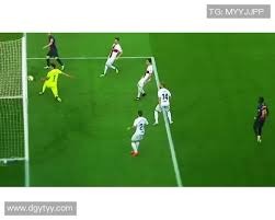 世体：内马尔一次支撑失误后接受处理，问题不大但引发了担忧