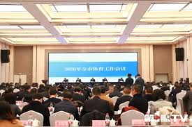 太阳报：英格兰U21更衣室遭偷拍，恩瓦内里挥动毛巾愤怒遮窗